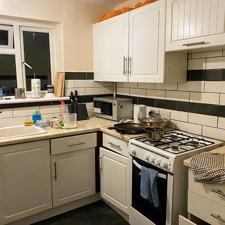 Comfortable Double Bedroom In London Hornchurch Eksteriør bilde