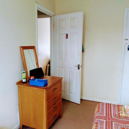 Comfortable Double Bedroom In London Hornchurch Eksteriør bilde