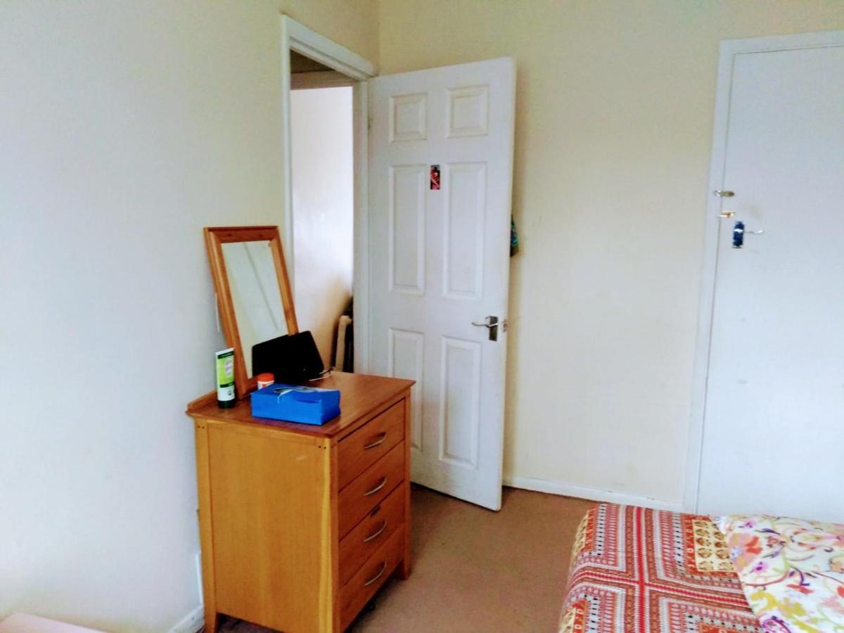 Comfortable Double Bedroom In London Hornchurch Eksteriør bilde